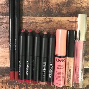 Lipliner, lipgloss, lipstick.  See photos